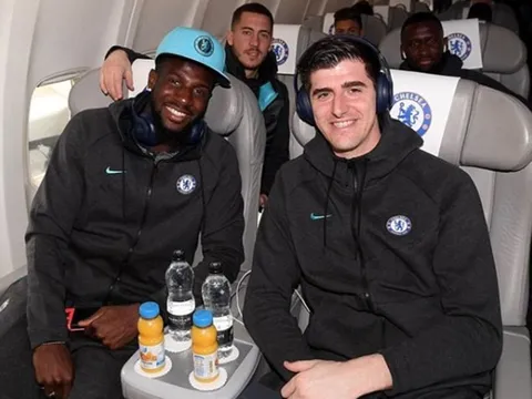 Dàn sao Chelsea rời London, sẵn sàng chiến Barcelona