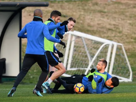 Dàn sao Inter quật nhau tả tơi trong ngày đầu hội quân