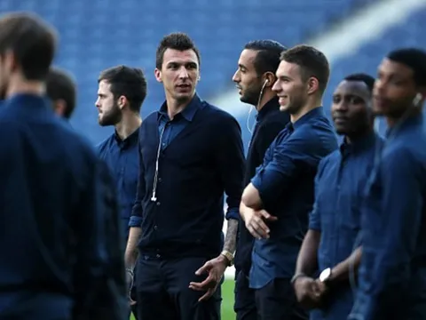 Dàn sao Juventus lịch lãm tham quan Dragao trước giờ chiến