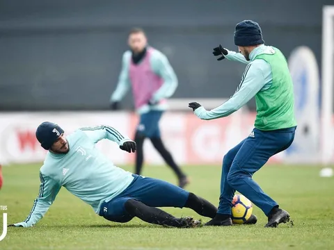 Dàn sao Juventus tập hăng say chờ giao thừa
