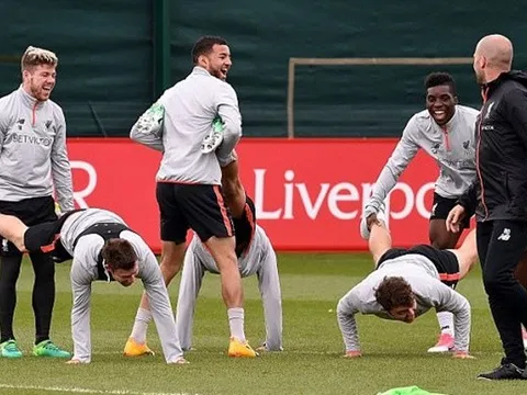 Dàn sao The Kop cười thả ga trước derby Merseyside