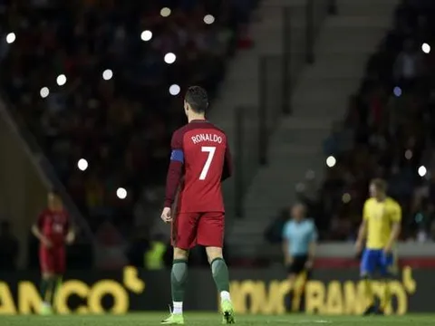 Dẫn trước 2 bàn, Ronaldo vẫn nếm trái đắng trong ngày về quê hương