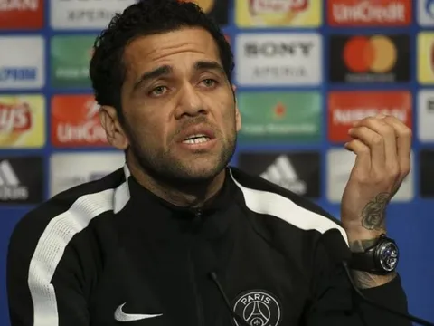 Dani Alves gây bão với phát ngôn về đồng nghiệp vừa đột quỵ
