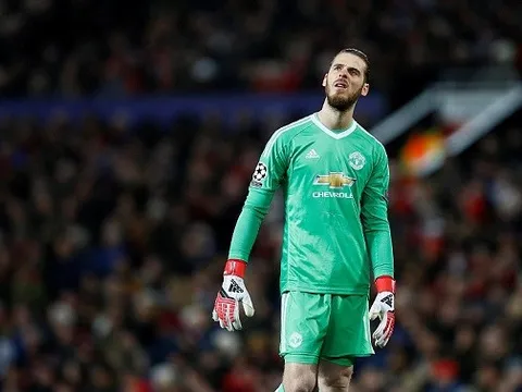 De Gea thất thần nhìn đồng đội xé đi tấm vé vào Tứ kết