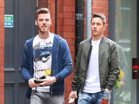 De Gea và Herrera thảnh thơi dạo phố trước Europa League