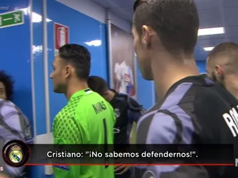 Để Napoli ghi bàn, Ronaldo nổi điên với các đồng đội trong đường hầm
