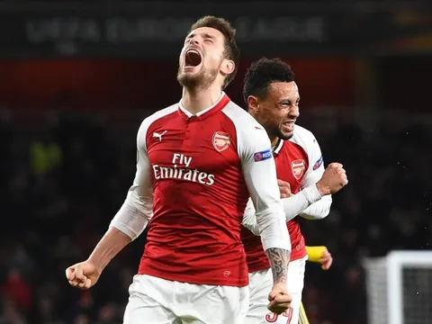 Debuchy về Pháp, thoát khỏi Arsenal