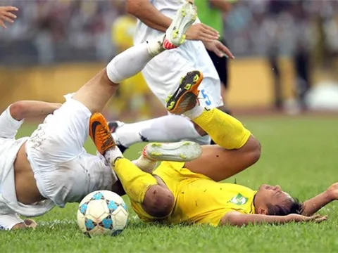 Đến bao giờ V-League sẽ hết bạo lực?