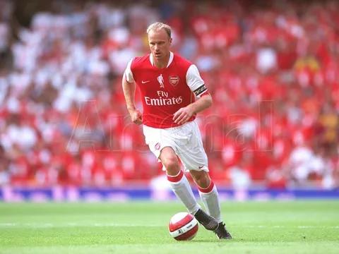 Dennis Bergkamp - Họng pháo bất diệt của Arsenal