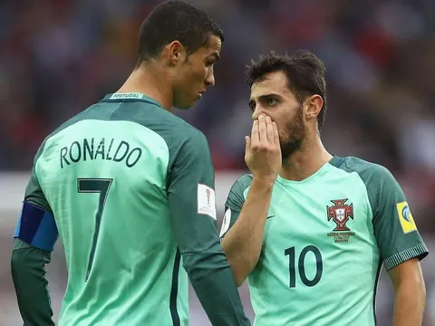 Đội hình kết hợp BĐN - Hà Lan: 3 phiên bản Ronaldo trên hàng công
