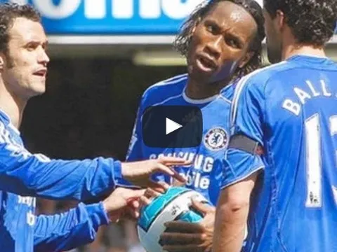 Didier Drogba tranh đá penalty với Michael Ballack vs Man United