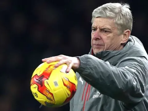 Điểm tin sáng 17/02: Martial hậm hực vì Ibra; Wenger lên "đoạn đầu đài"