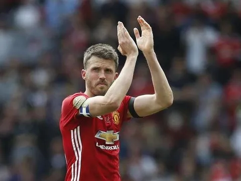 Điểm tin sáng 20/01: Carrick giải nghệ; Mourinho khen ngợi Luke Shaw