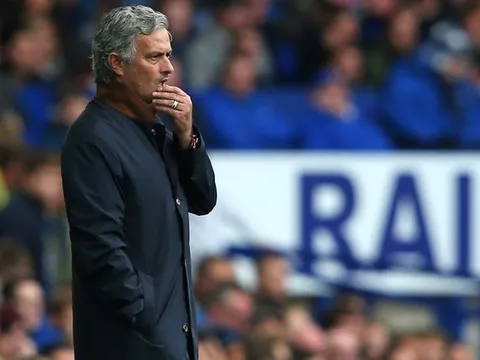 Điểm tin tối 16/02: Chelsea khổ sở vì Mourinho, Anh Pogba muốn đến Arsenal