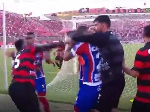 Màn ăn mừng khiêu khích châm ngòi 9 tấm thẻ đỏ ở Brazil