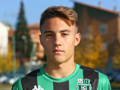 Đội bét bảng Serie A chiêu mộ con trai huyền thoại Italia