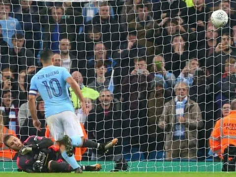 Đội bóng nào được hưởng penalty nhiều nhất Premier League mùa này?
