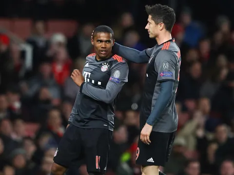 Đòi tăng lương, Douglas Costa bị chủ tịch 'mắng'