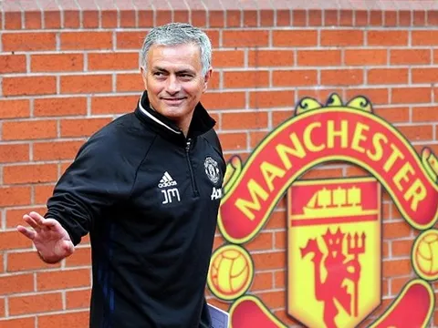 Đối thoại Jose Mourinho: 'Quyền lực không còn tồn tại ở Man Utd'