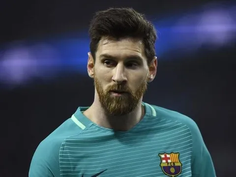Đua Quả bóng Vàng 2017: Messi sớm đầu hàng Ronaldo