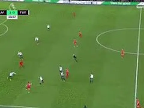 Đường chuyền bằng gót cực đỉnh của Wijnaldum