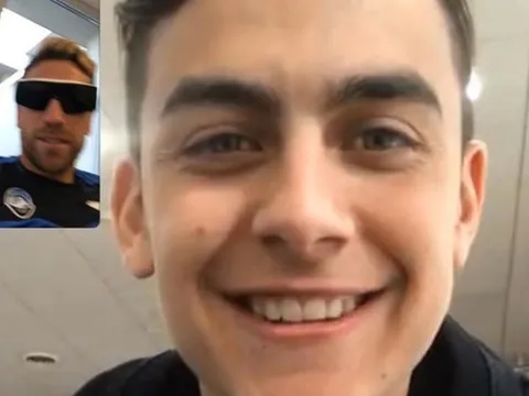 Dybala giơ ngón tay thối trêu chọc đàn anh đồng hương