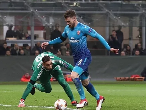 Europa League sẽ là phao cứu sinh của HLV Arsene Wenger