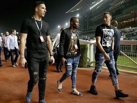 Các ngôi sao của Everton tham dự cúp đua ngựa ở Dubai