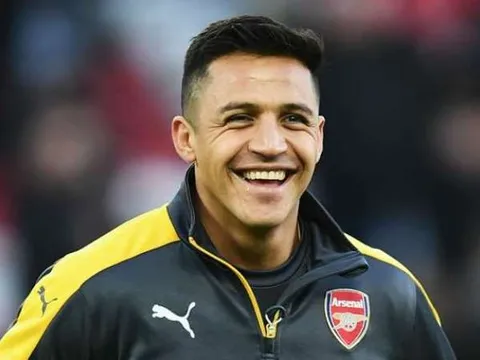 Fan Arsenal phát điên khi Sanchez cười lớn dù đội nhà thảm bại