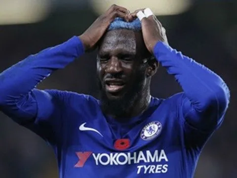 Fan Chelsea muốn dựng tượng ghi công trọng tài đuổi Bakayoko