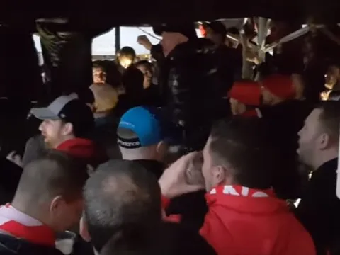 Fan Liverpool lại tung hit mới về người hùng Salah