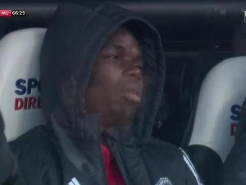 Fan MU chỉ trích màn trình diễn tệ hại của Pogba