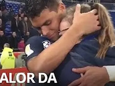 Fan nữ 'chết mê' với hành động chuẩn soái ca của Thiago Silva