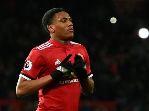 'Gã khổng lồ' trải thảm đỏ đón Martial