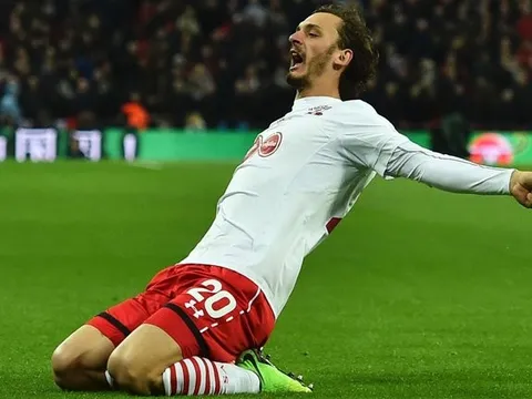 Gabbiadini chơi bùng nổ trước Manchester United
