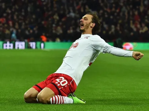 Gabbiadini sút tung lưới Man Utd, Liverpool lại bị trêu chọc