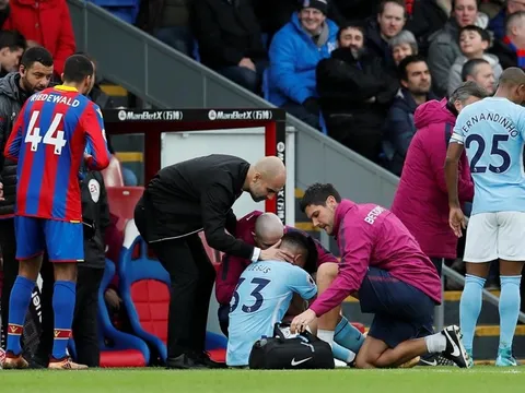 Xem Guardiola vá "lỗ thủng"