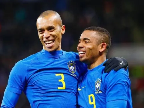 Gabriel Jesus khuấy đảo hàng thủ Nga