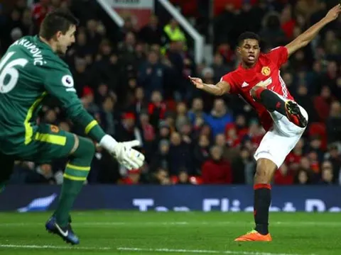 Gặp đội vừa thăng hạng, Man United cứ như bị 'ma ám'