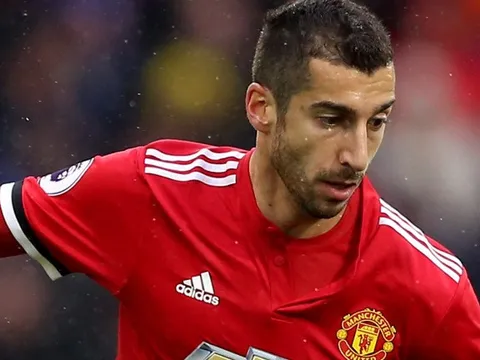 Gary Neville ủng hộ Sanchez thế chỗ Mkhitaryan