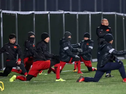 U23 Việt Nam đấu với... Trời: GĐKT Gede lo sợ "bão" chấn thương!