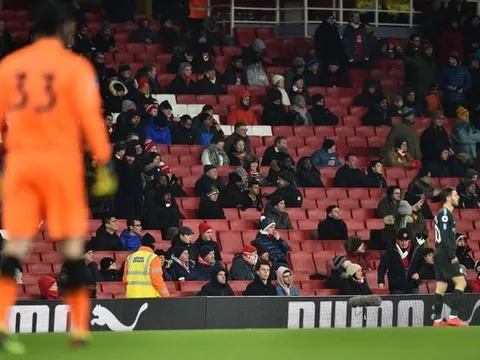 Thắng đậm Arsenal, fan Man City ví Emirates như sân nhà