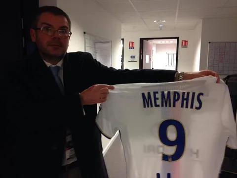 Ghi 1 bàn, Depay đã bước vào ngôi đền huyền thoại