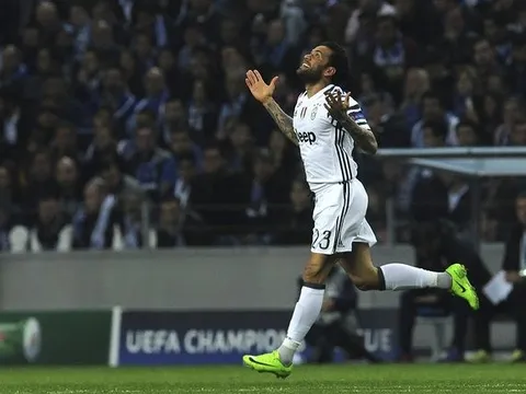 Ghi 2 bàn trong 2 phút, Juve đánh bại 10 người của Porto ngay trên sân khách