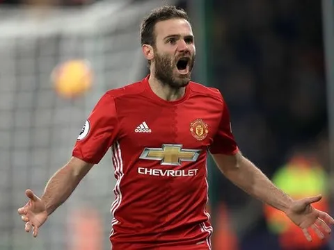 Ghi bàn chớp nhoáng, Man Utd phả hơi nóng vào top 4