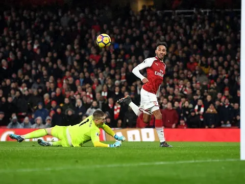 Ghi bàn ngày ra mắt, Aubameyang đi vào lịch sử Arsenal