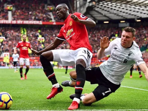 Ghi siêu phẩm phản lưới nhà, Eric Bailly bị cả đội trêu chọc
