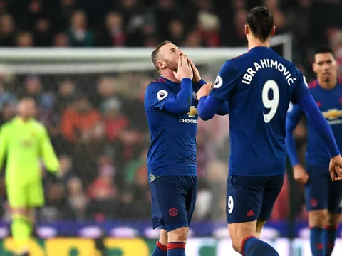 Giải cứu  Man Utd, Rooney đi vào lịch sử