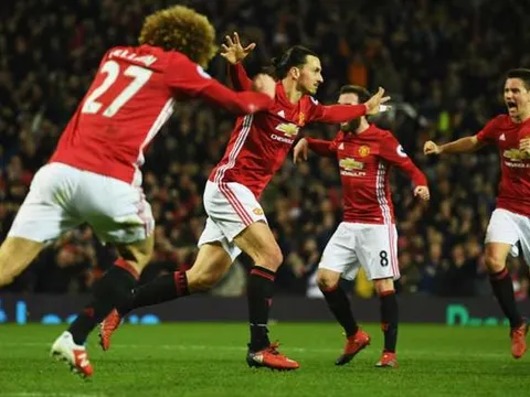 Giải cứu M.U, Ibrahimovic sánh ngang Aguero, Shearer
