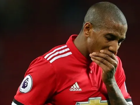 Giật chỏ đối thủ, Ashley Young CHÍNH THỨC nhận án phạt từ FA